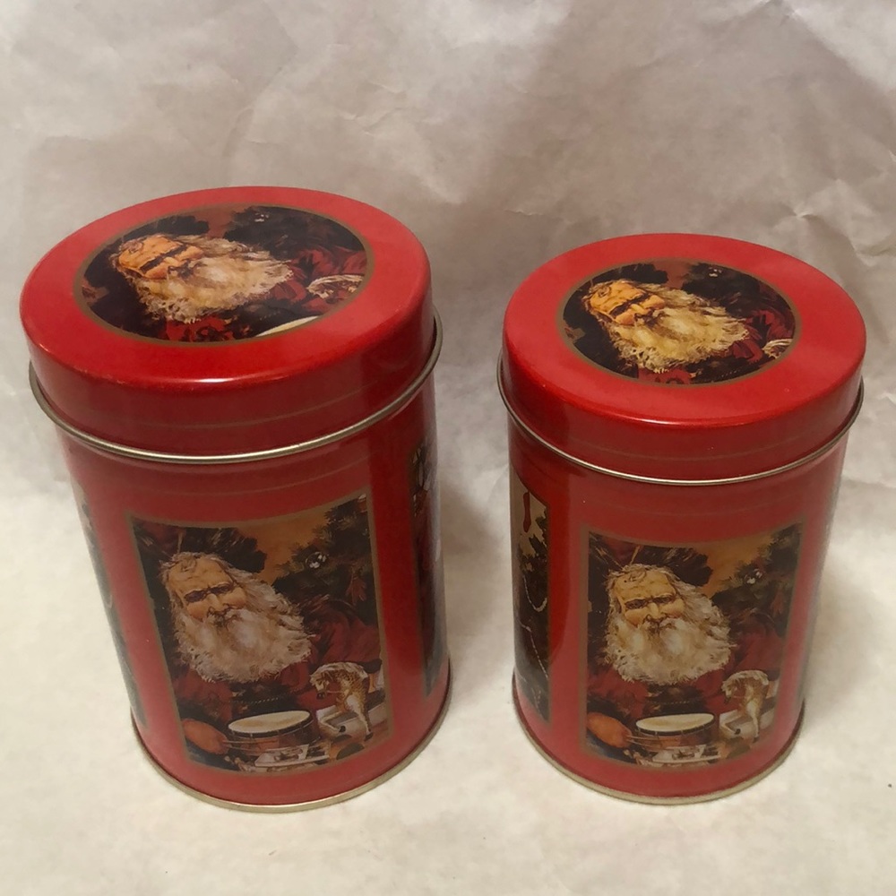 Christmas Tin Old Fashioned Santa 2 Nesting Round Red Vintage 5”x3.5” & 4.5”x3”
